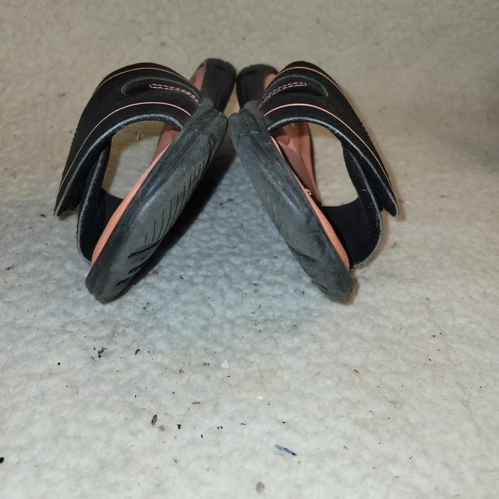 Under Armour Sandals‎ -Youth Girls Sz 5 - Ignite Slide Black & Pink Flats